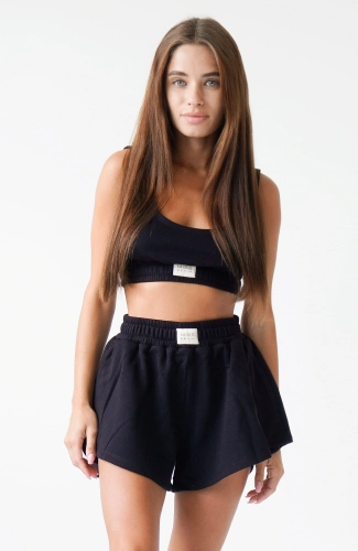 black flippy zdjecie na modelce przodu.jpg