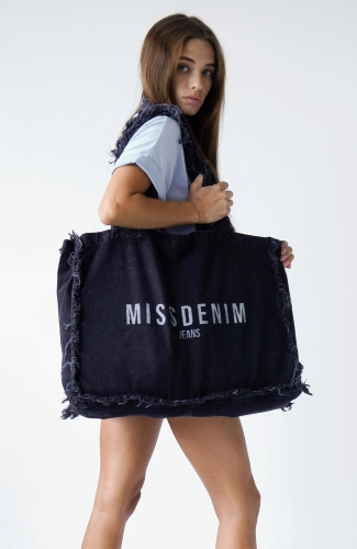 czarna torba na modelce 2.jpg