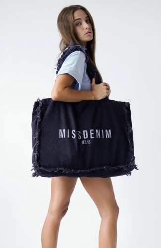 czarna torba na modelce 3.jpg