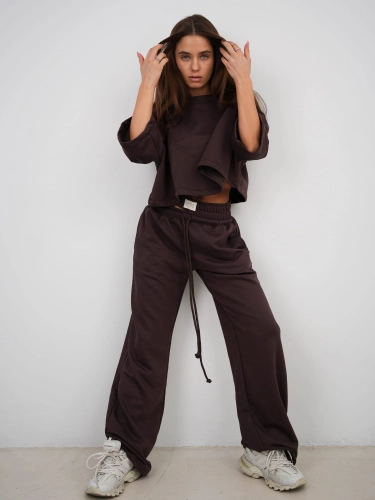 czekoladowe spodnie i crop top 2.jpg