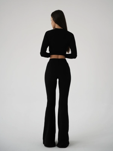 DZWONY COZY BLACK FLARE LEGGINSY SWETERKOWE NA WIOSNE.png