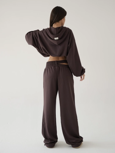 BLUZA FLIPPY CROP ROZSUWANA KRÓTKA DO SPODNI MISSDENIM DRESOWYCH CZEKOLADOWE.png