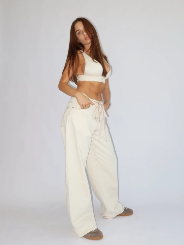 VANILLA JEANS BAGGY MISSDENIM DENIM TOP BRA STANIK VANILIOWY KREMOWY KREMOWE SPODNIE SZEROKIE MODIVO.png