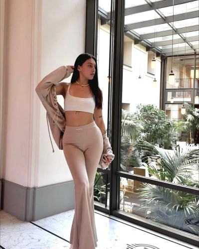 Beige Flippy Zip Hoodie missdenim instagram