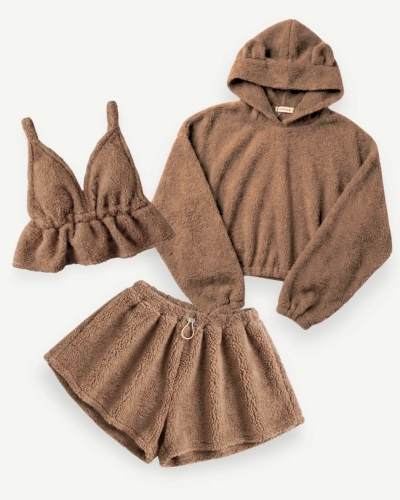 Brown Teddy Bear Set 3pcs Missdenim packshot, komplet damski brązowy, bluza + dół + spodenki/skirt, miękki teddy bear materiał, wygodny i stylowy zestaw
