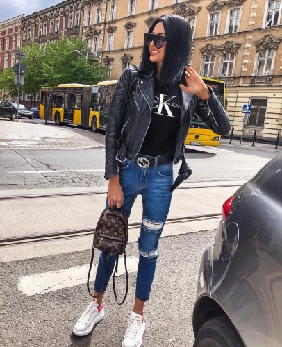 81820086-D1E0-4C3C-AEC3-771257784C7E